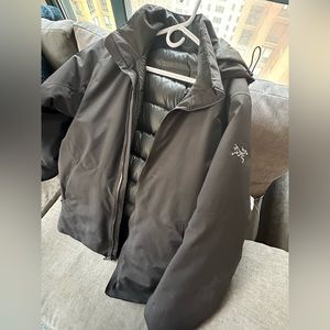 Used arcteryx camosun parka. Sz S. Black. Product was discontinued by arcteryx.